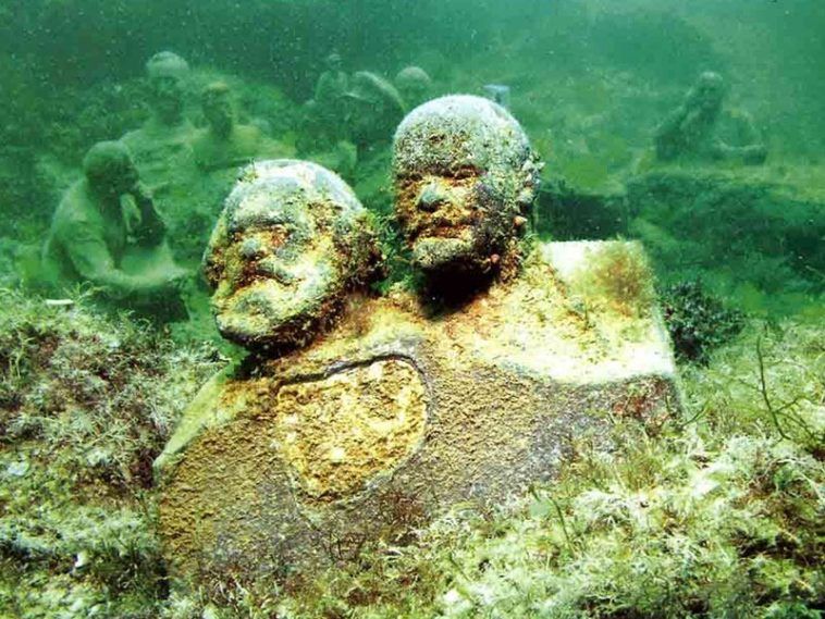 Underwater Museum at Cape Tarkhankut (Kaap Tarkhankut, Crimea)